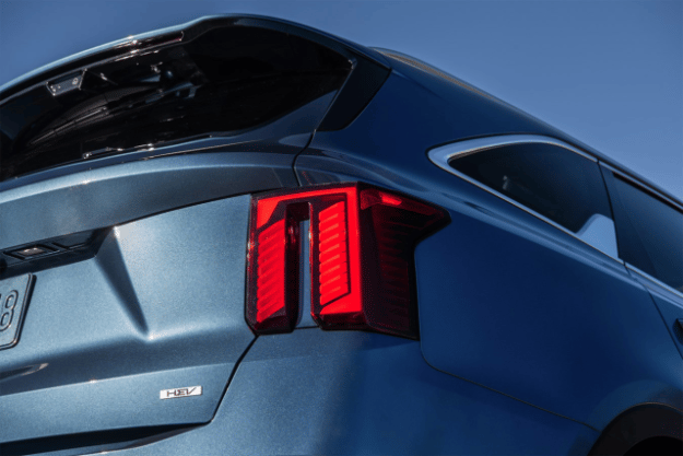  2025 Kia Sorento Hybrid in blue, three-quarter back view, zoomed in on the brake light