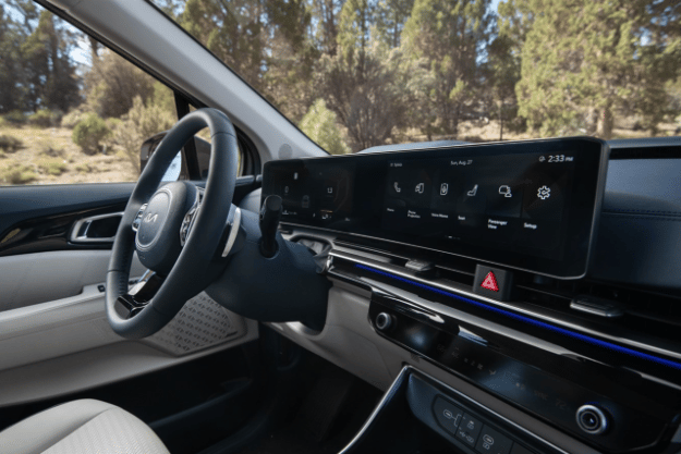 2025 Kia Carnival's dual 12.3-inch panoramic display showing its available entertainment and comfort options